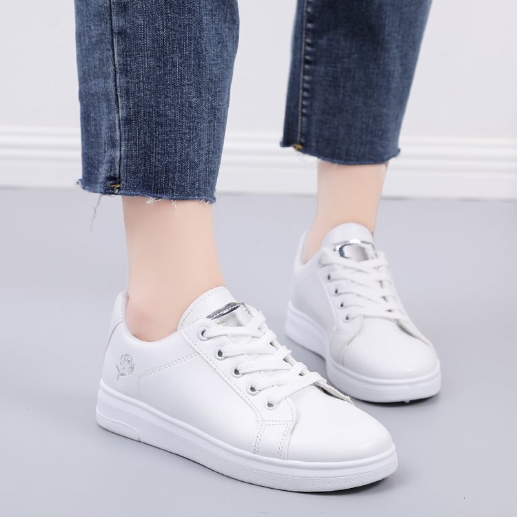 2025 New Fresh White Women's Breathable Fashion Designer Shoes Basic Western Flat Bottom Junior High School Casual Sports Board Shoes