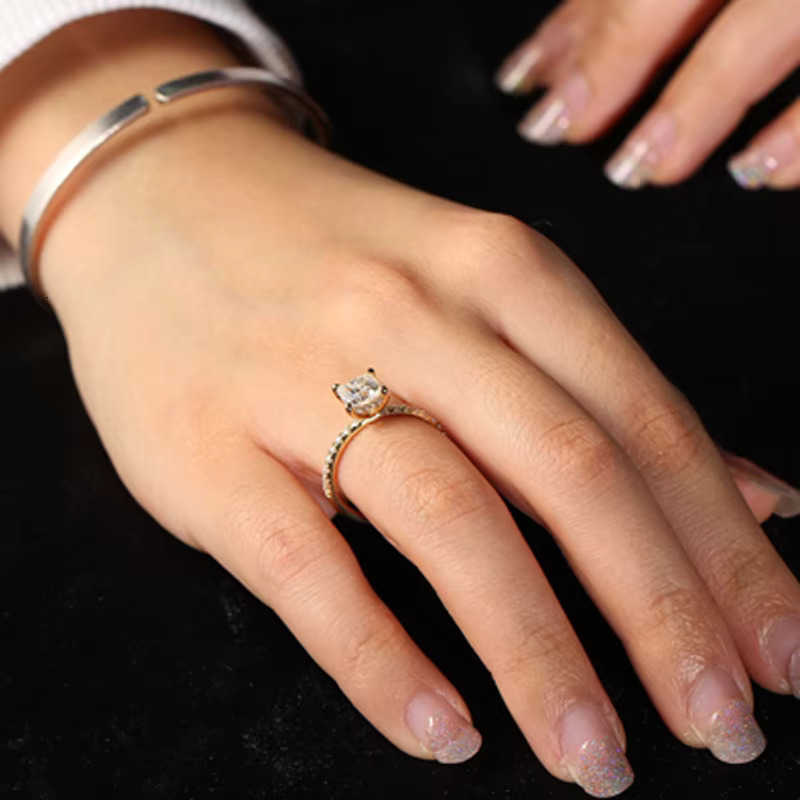 New Trend Fashional Customize Gold 1-5ct Moissanite Ring Engagement Diamond Ring for Woman