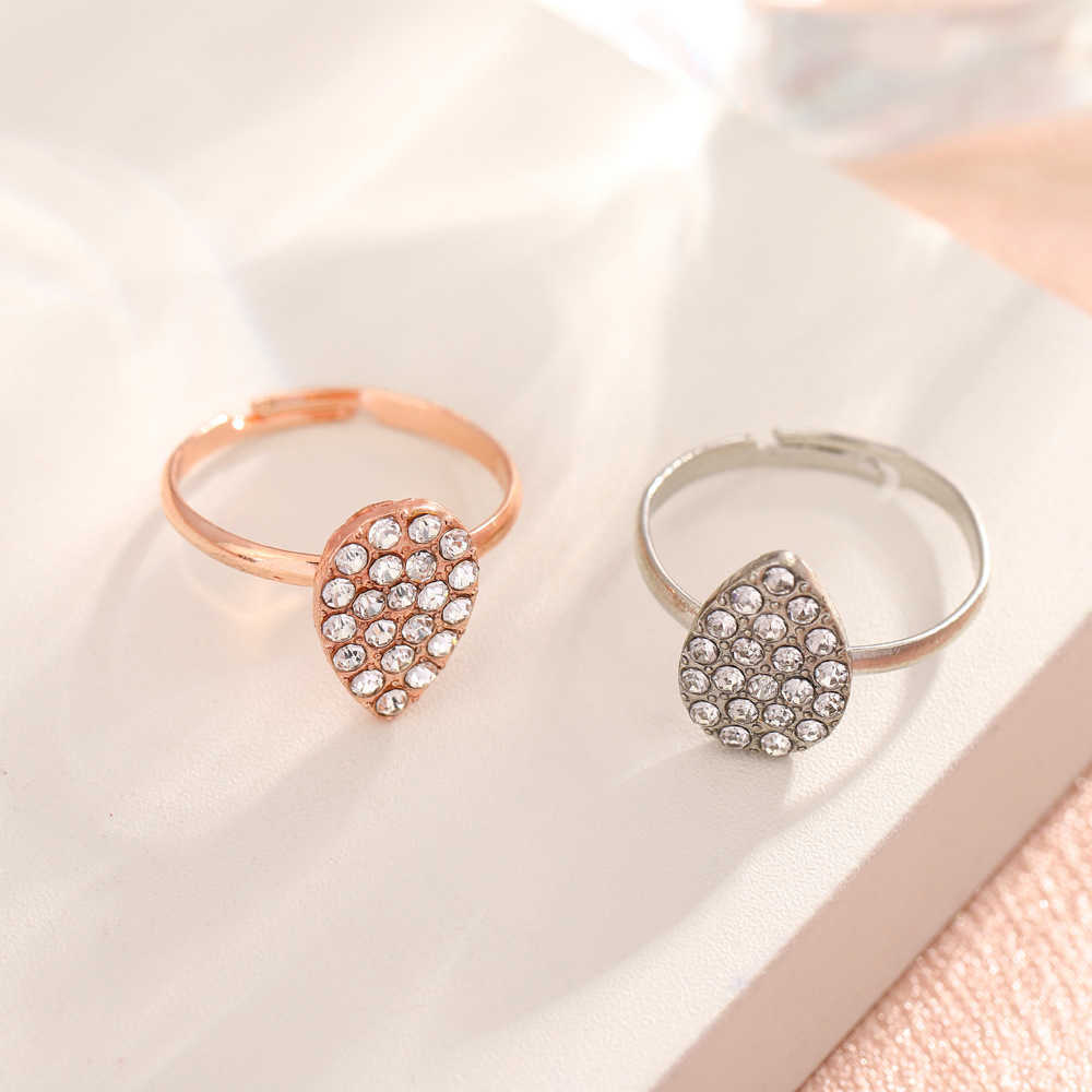 Jewelry set for women with a high-end feel diamond studded water droplet pendant necklace fashionable and versatile bracelet earrings W250312