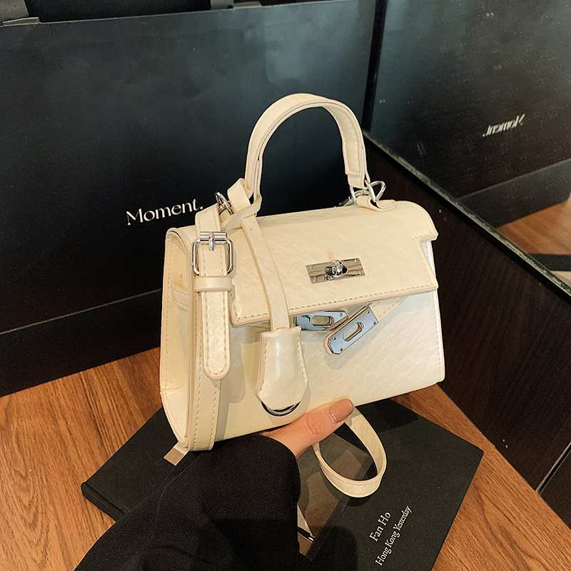 Trendy Designer s Light Luxury Original Handbag 2025 New Women s Minimalist And Niche Handbag Mini Small Square Bag Leisure Wallet Makeup Bag