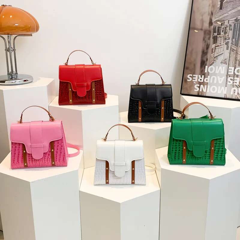 2025 New High Quality Women s Soft Shoulder Bag Crossbody Bag Fashion Designer Women s Handbag High Quality Leather Underarm Bag Light Luxury Wallet P