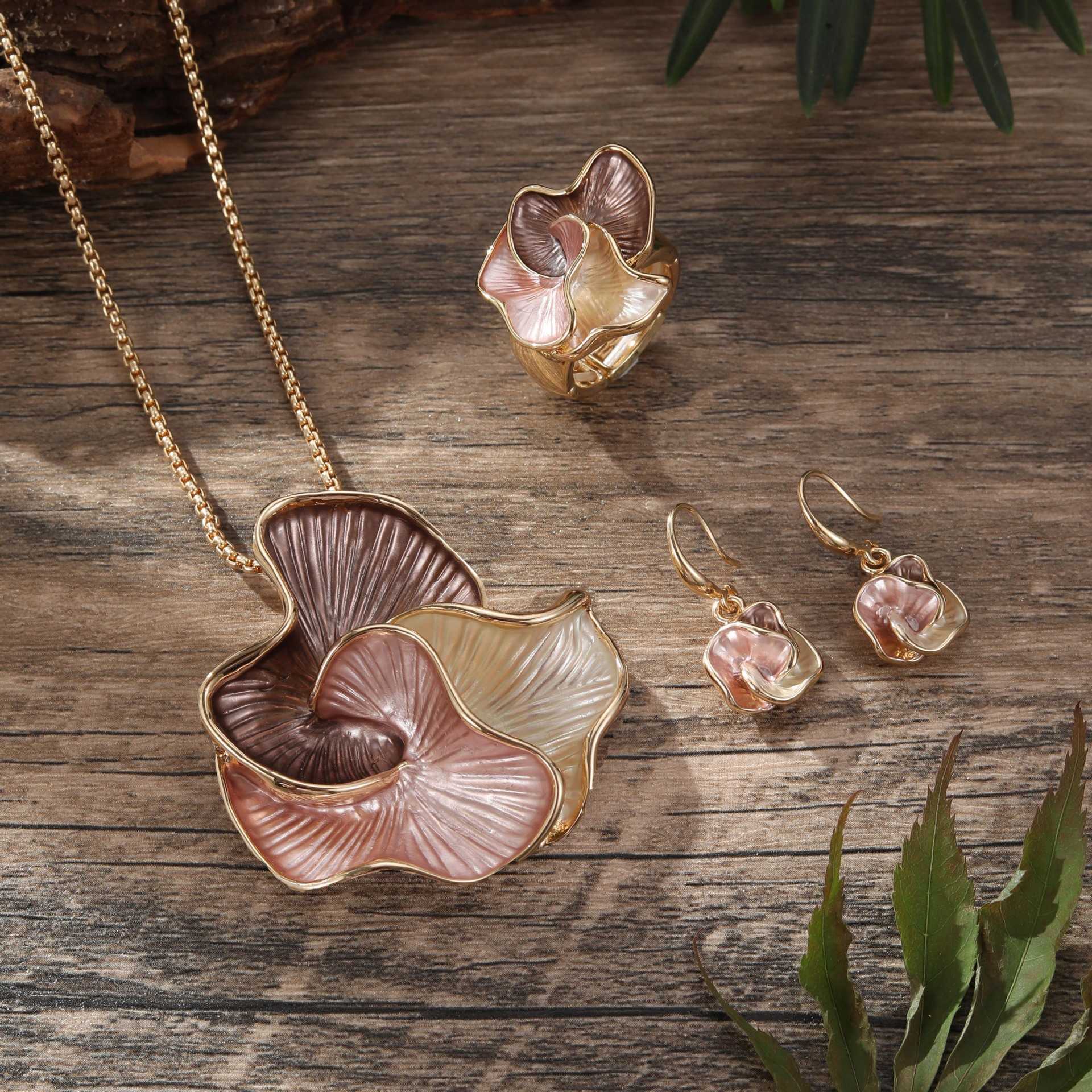 New Colored Oil Geometric Petal Earnail Ring Pendant Set for Womens Luxury Jewelry Set W250312