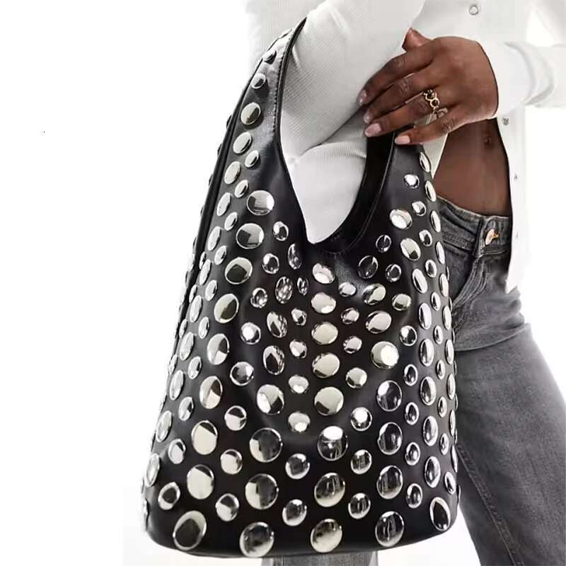 2025 Outdoor Metal Rivet Motorcycle Style Bucket Bag Women s Shoulder Bag Fashion Designer Trendy Underarm Bag Outdoor Leisure Wallet Makeup Storage B