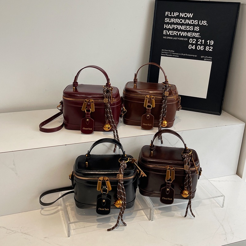 2025 New High End Handheld Bag For Women's Fashion Designers Popular Multi Functional Small Fragrant Bag Commuter Single Shoulder Crossbody Bag M