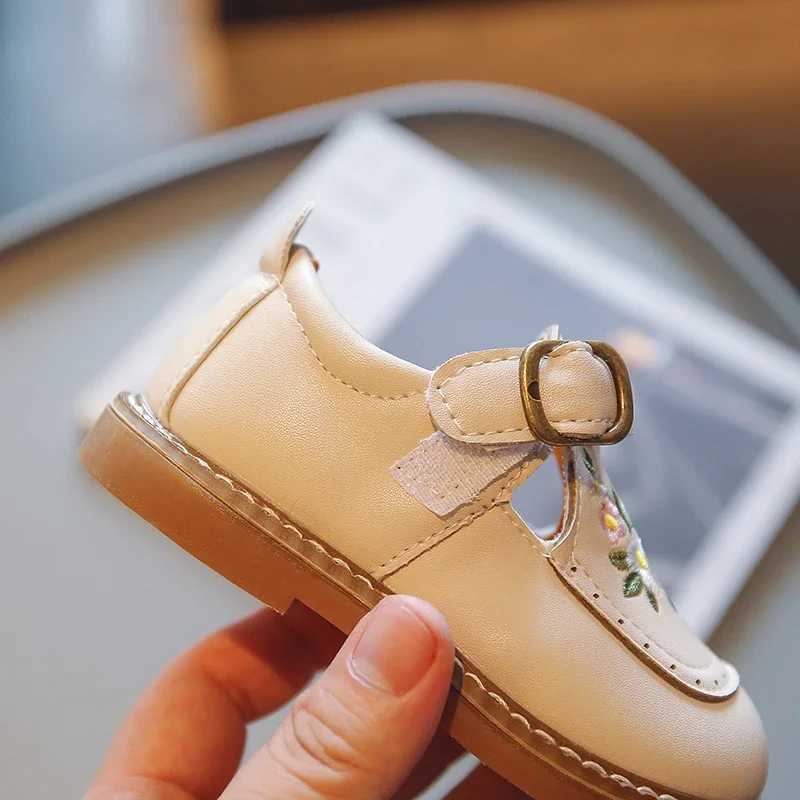 2024 Girls Baby Mary James Embroidered Floral Toddler Fall Shoes Vintage Cover Toe Comfortable Kids Shoes Z250312