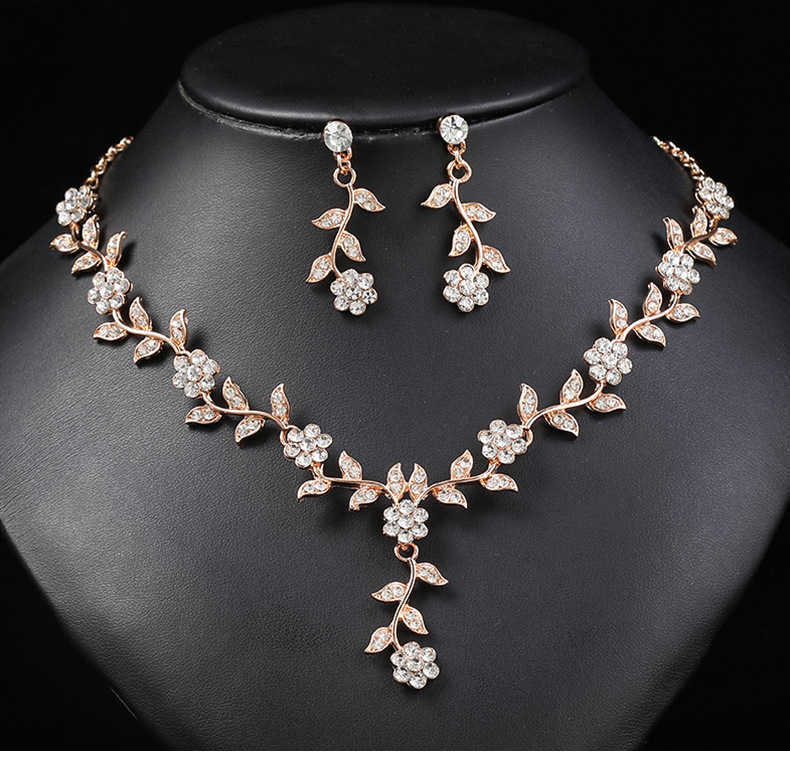 Straight necklace set for brides versatile. Plum shaped necklace with colorful diamonds and collarbone chain W250312