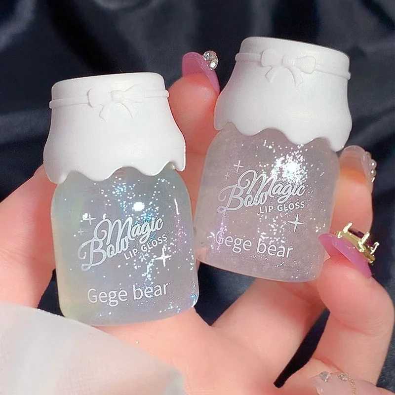 Butterfly shaped milk can moisturize and nourish the mirror with a shimmer and full lip glossXJ250312