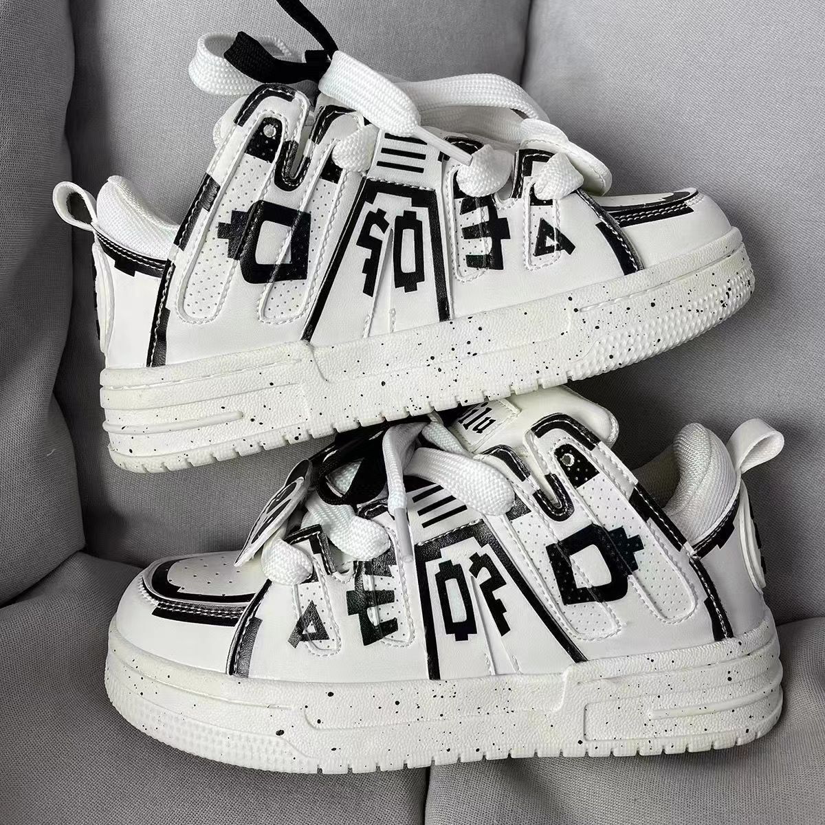 2025 New Commercial Street Graffiti Sports Thick Soled Shoes For Men And Women Design Harajuku Casual White Board Shoes