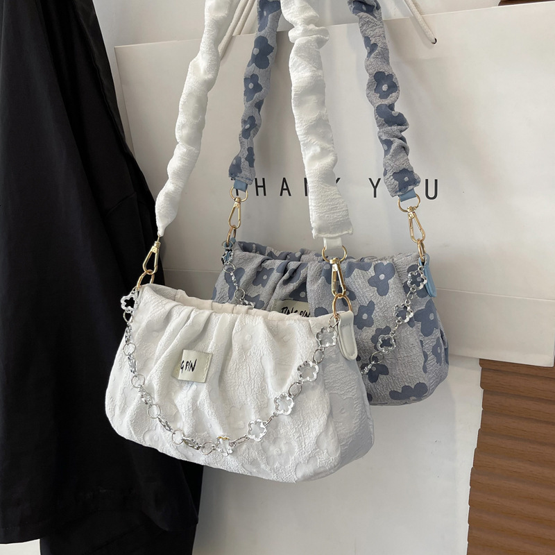 Small Niche Designer Fashion Mini Handbag 2025 New Women s Crossbody Bag Summer Chain Style Single Shoulder Armpit Bag Makeup Storage Bag
