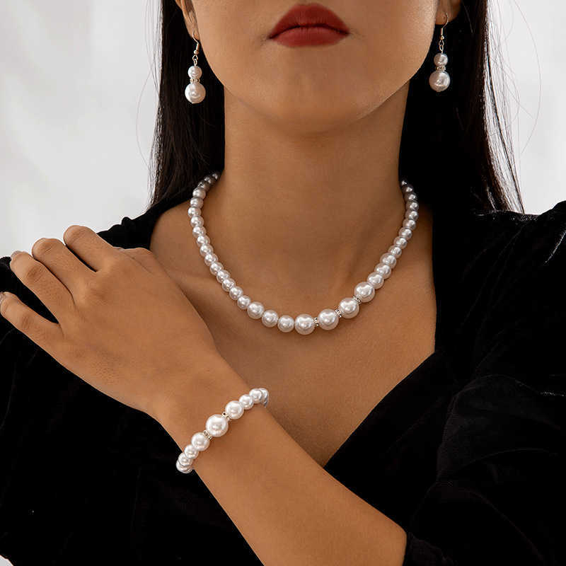 Fashion imitation pearl necklace bracelet earring set design butterfly bead jewelry set for women W250312