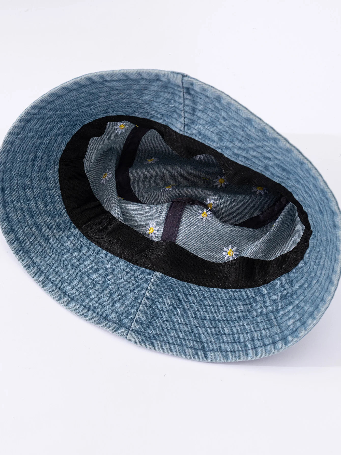 Little Daisy Embroidered Fisherman Hat for Women in Spring and Summer Fashion Edition Sunshade Sunscreen Show Small Face 250304