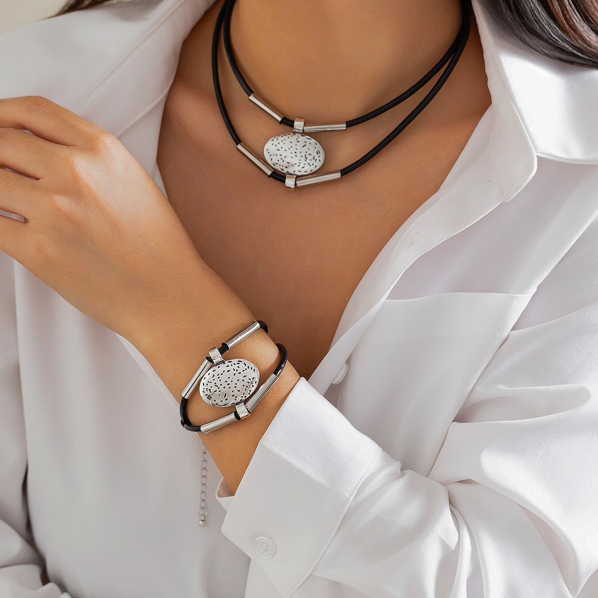 About Double Bend Necklace Retro National Relief Pendant Short Necklace Women's Jewelry