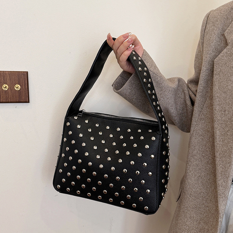 New Rivet Handheld Single Shoulder Underarm Bag 2025 Fashion Designer Heavy Industry Advanced Personalized Motorcycle Bag Handbag Wallet Storage Bag