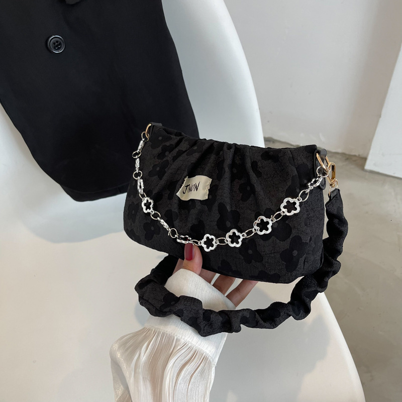 Small Niche Designer Fashion Mini Handbag 2025 New Women s Crossbody Bag Summer Chain Style Single Shoulder Armpit Bag Makeup Storage Bag