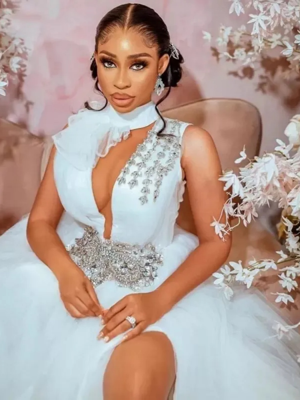 Plus Size A Line Wedding Dresses Crystal Lace Sleeveles High Neck Bride Dress Split Sweep Train Princess Bridal Dress Customized