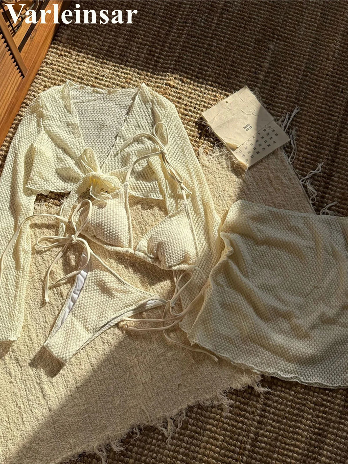 Long sleeved bikini womens swimsuit with shoulder straps four piece bathroom set V6358 250311