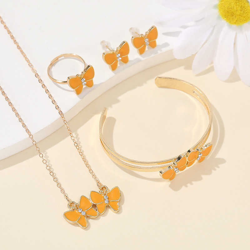 2024 New Jewelry Personalized Drip Oil Butterfly Bracelet Temperament Zinc Alloy Handpiece W250312