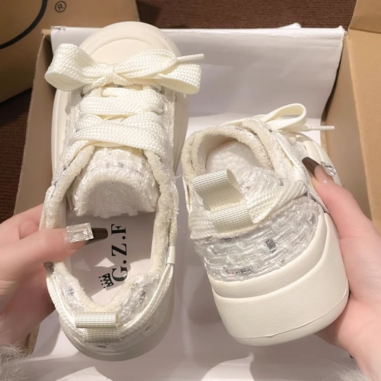 Small White Women S High End Skateboard Shoes With Niche Style Outdoor Design Multifunctional Thick Sole Big Head Bread 2025 Spring New Fashionable Sk