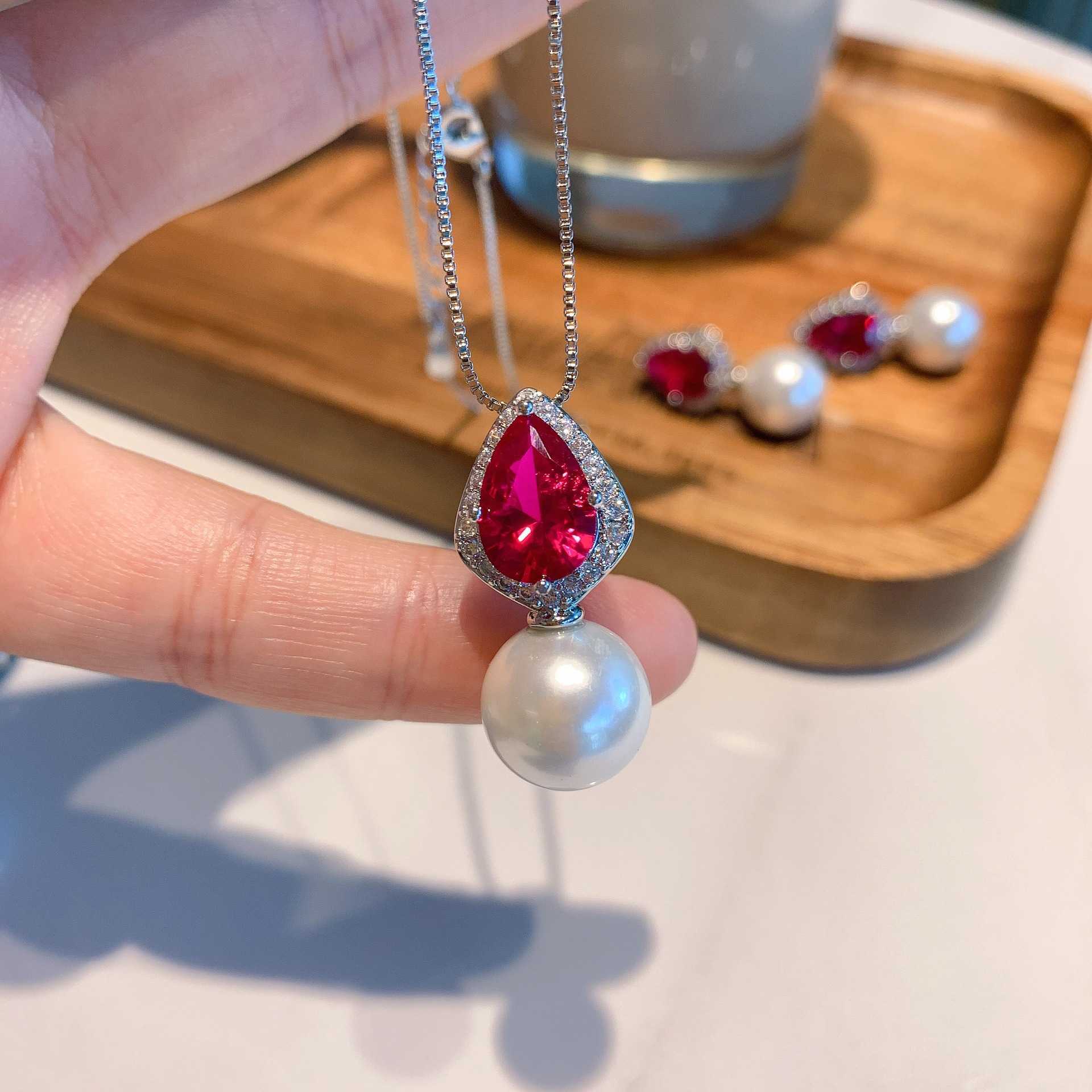 New set of white pearl jewelry red corundum pear shaped necklace earrings white pearl high-end fashion womens batch W250312