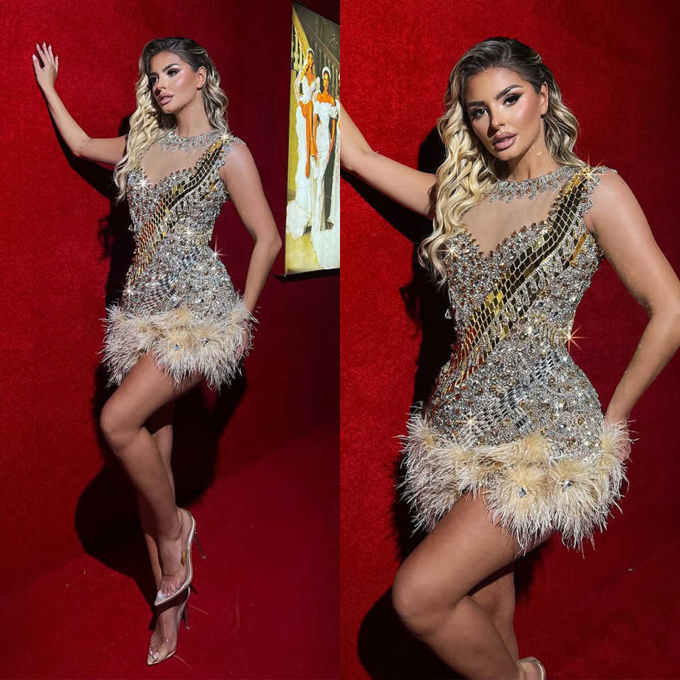 Gorgeous Prom Dresses With Spaghetti Strap Crystal Short Dress Above-Knee Length With Bling Sequins Custom Made Plus Size Party Dress Vestido De Noite