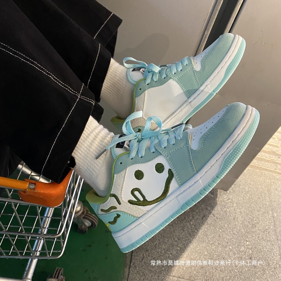 2025 new mint green niche designer trendy fashion couple casual training style multifunctional, lightweight and fashionable sports skateboard