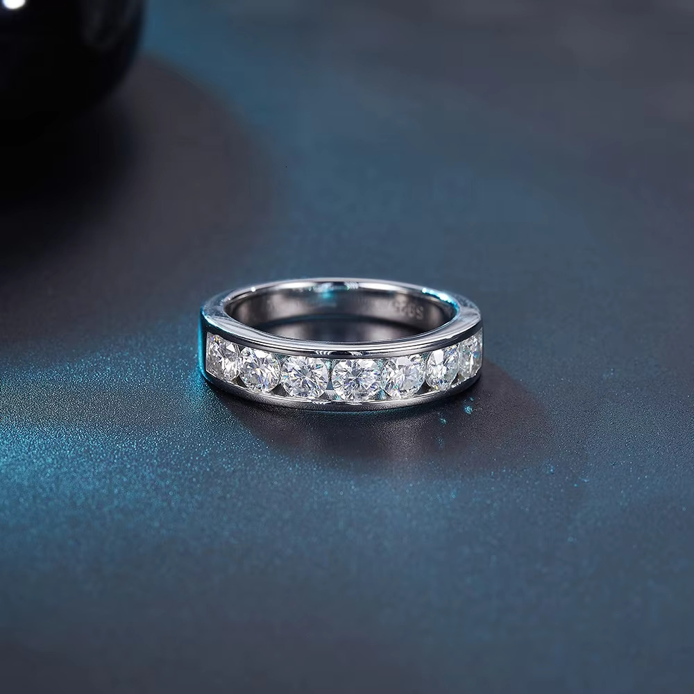 925 Sterling Silver Inlaid Moissanite Ring High-end Mens and Womens Jewelry Gift