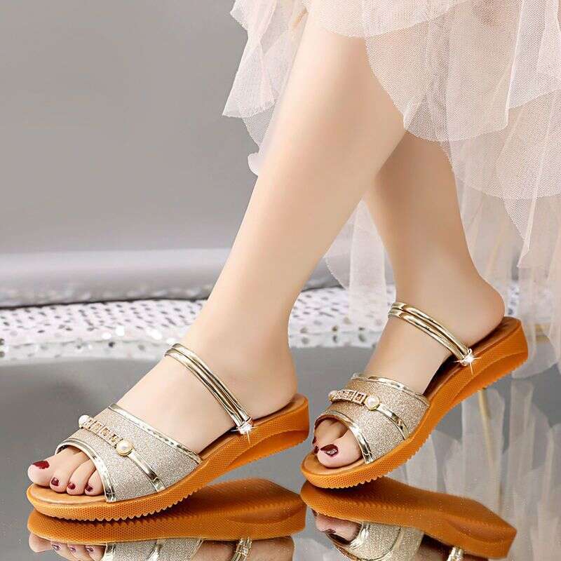 Slippers women wearing out 2023 new soft soled that are not tiring the feet, dual-use shoes for women, one-piece women's sandals