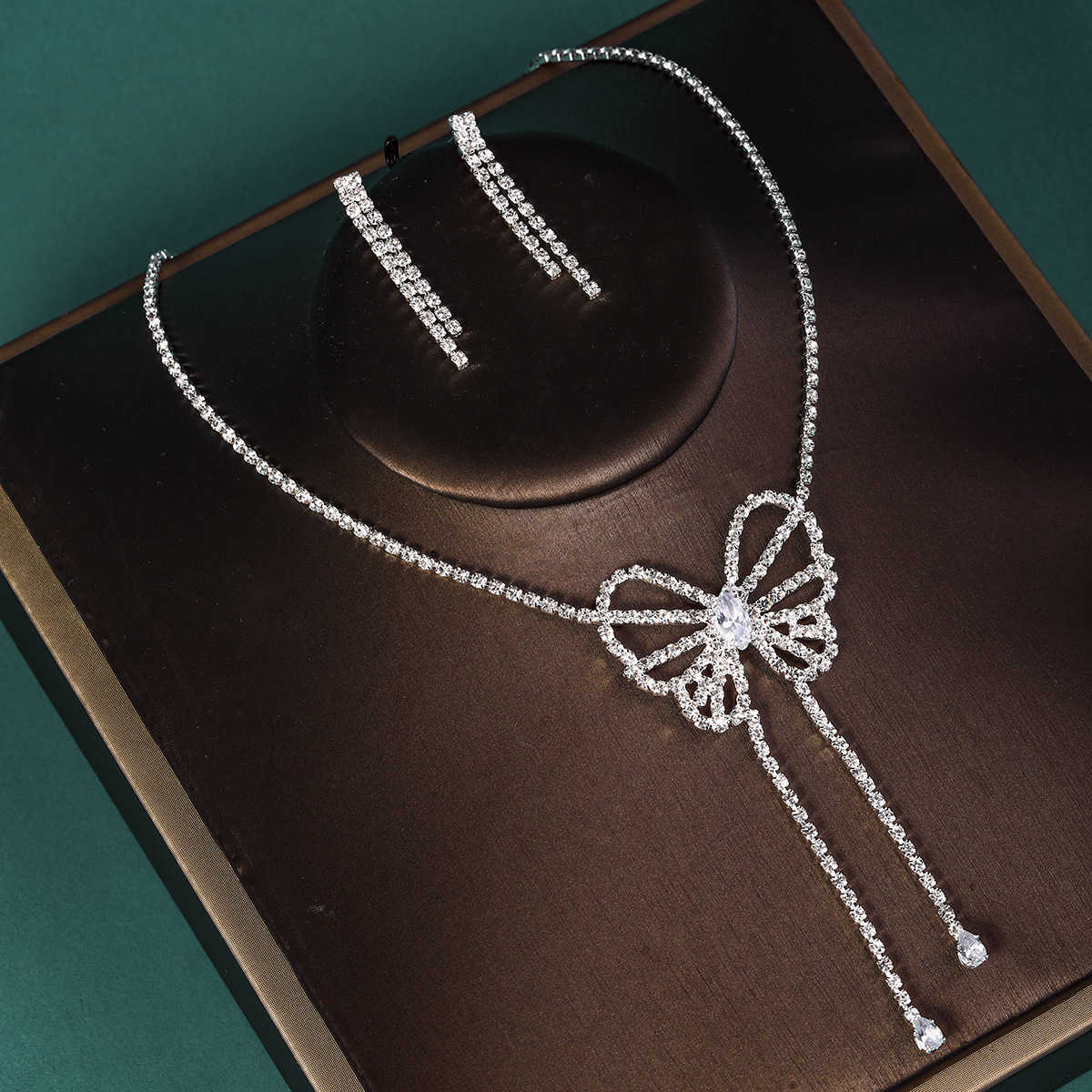 Bridal jewelry set high-end crystal studded necklace earrings three piece set creative new wedding accessories W250312