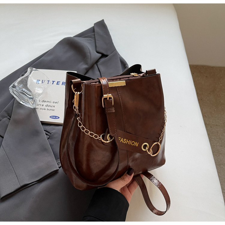 Summer New Chain Leisure Bag Solid Color 2025 Fashion Designer Trend Commuting Bucket Bag Women s Crossbody Bag Mini Handbag Wallet Storage Bag