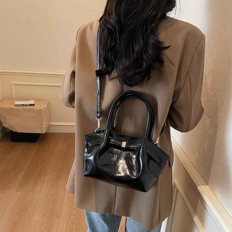 New Niche Designer Fashion Handbag, Large Capacity Handheld Storage Bag Trendy Multifunctional Single Shoulder Crossbody Bag Casual Saddle Bag Wallet 