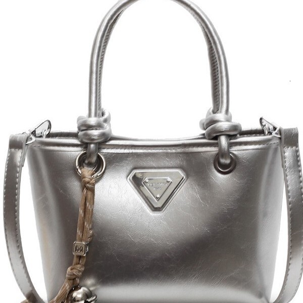 Fashion Designer Women s High end Handbag Bucket Bag 2025 New Product Niche Trend Casual Crossbody Bag High quality Wallet Storage Bag Makeup Bag