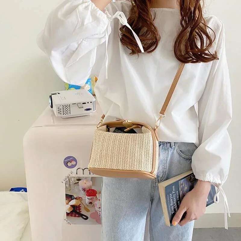 2025 New Bohemian Knitted Mini Handbag Summer Fashion Designer Women s Handbag Leisure Travel Storage Bag Wallet Phone Bag Crossbody Bag