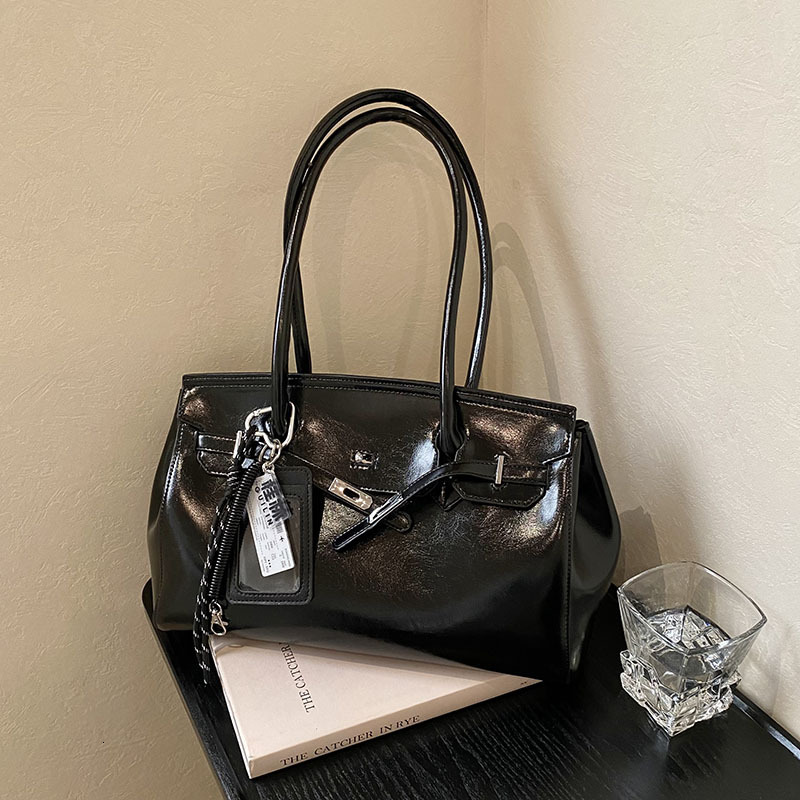 Spring 2025 Fashion Luxury Niche Designer High-end Leather Women s Handbag Simple Style Large Capacity Storage Bag Casual Crossbody Bag Wallet