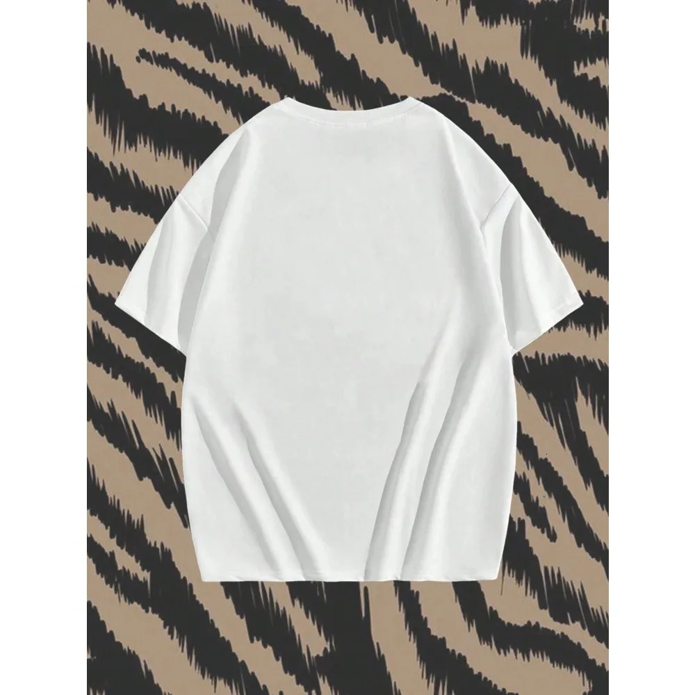White street style top with all black and white pattern suitable for summer mens Tshirt oversized Harajuku 250312