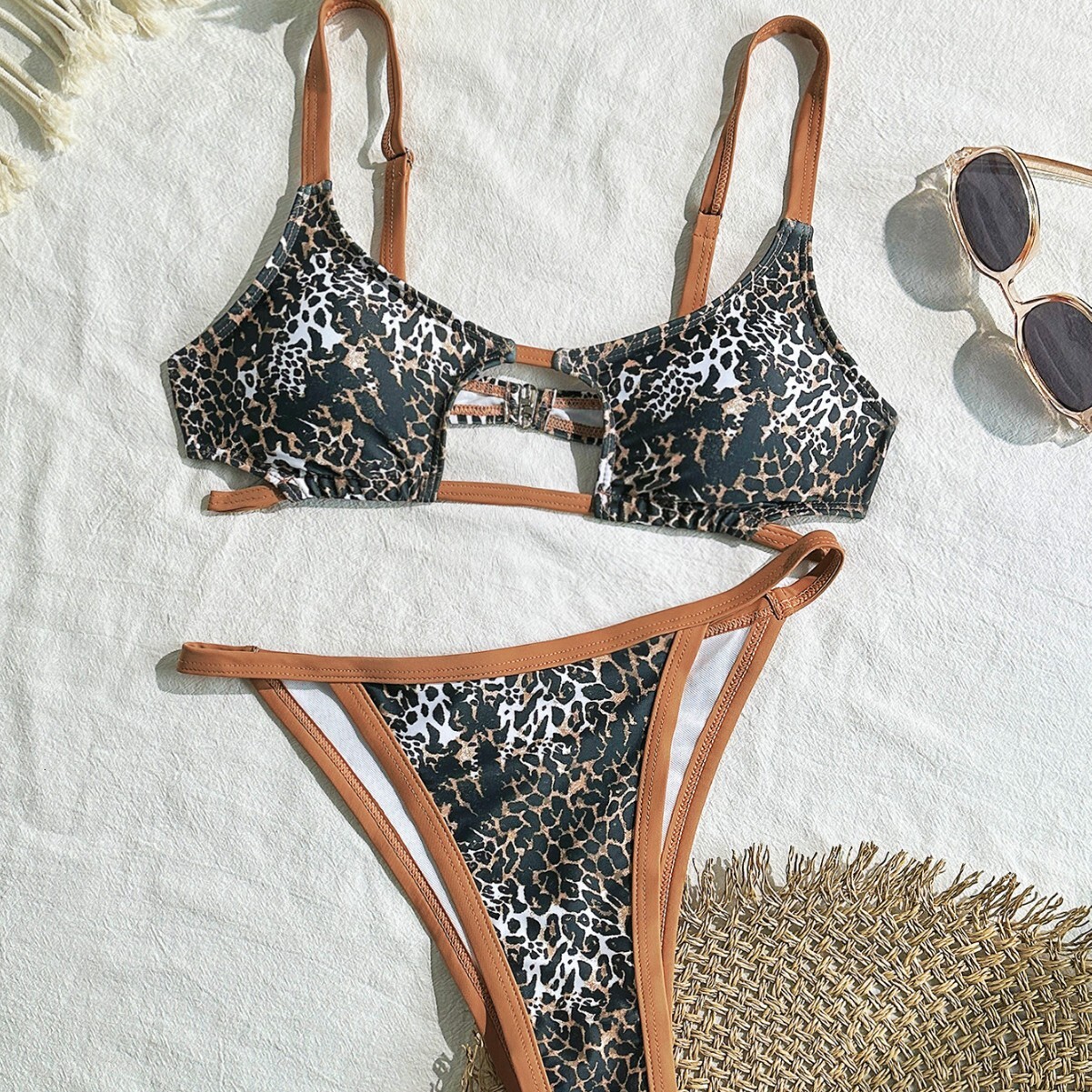 Designer 2025 New Sexy Hollow Bikini Leopard Print Split Swimsuit High-end Women's Swimsuit Soaking Hot Spring Beach Wear Fashion Trend Lace Up