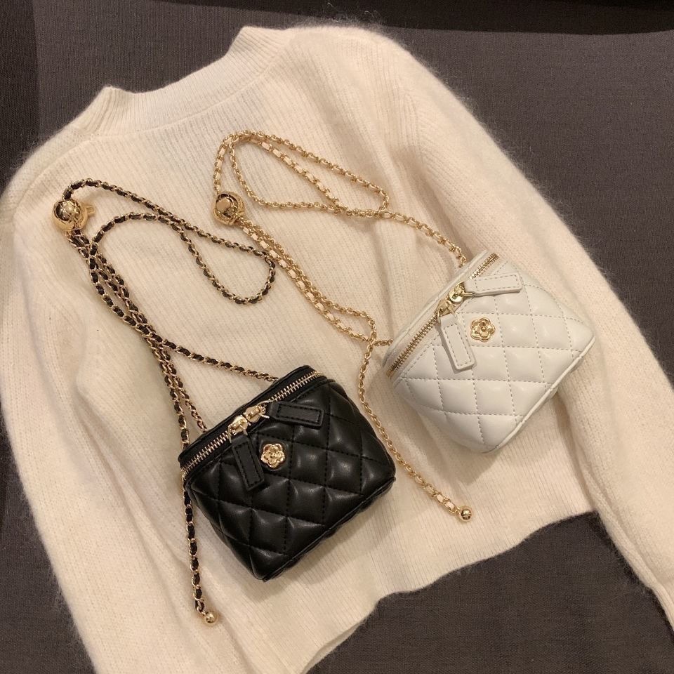 2025 New Black Gold Chain Flower Diamond Grid Shoulder Bag Fashion Designer Women s Handbag Light Luxury Crossbody Bag Wallet Storage Bag Leisure Mini