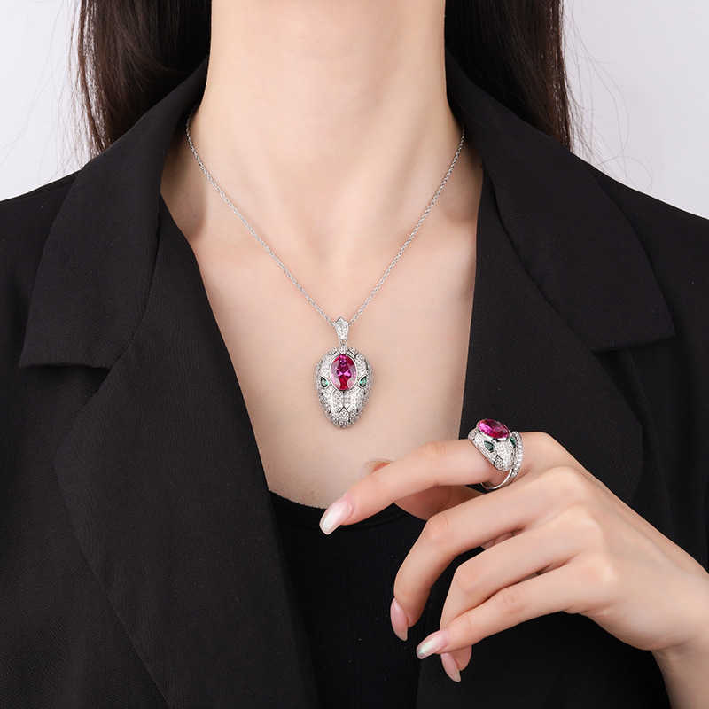 Zhuang Shengshengs new copper bottom gold-plated simulation rose red corundum light luxury snake head set pendant ring 10 * 14 W250312