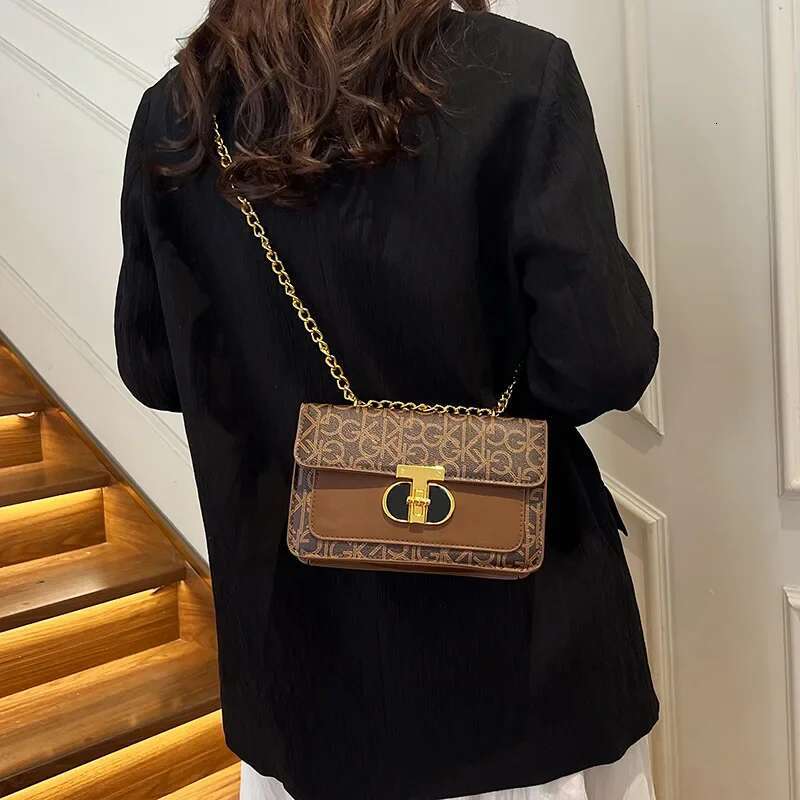 Fashion Shoulder Bag Multifunctional Chain Crossbody Bag Women s Designer Trendy Handbag Storage Bag Outdoor Leisure Wallet Envelope Bag 2025S New Mod