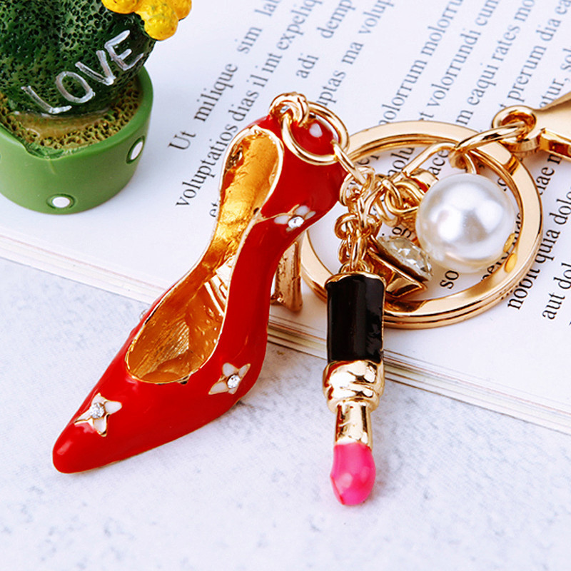Sophisticated Lady's Metal Keychain Ring: Sparkling Diamond Pendant Ideal for Bags & Vehicles