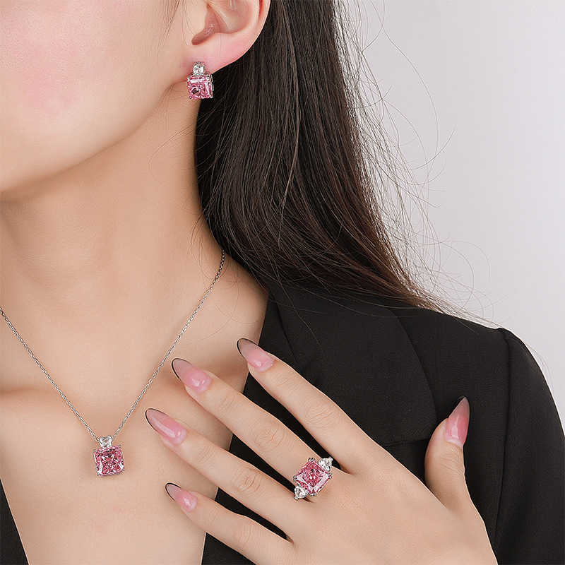 2024 New Zhuangsheng High Carbon Diamond Ice Flower Cut Copper Set with Princess Pink Diamond Set 12 * 12-10 * 10 W250312