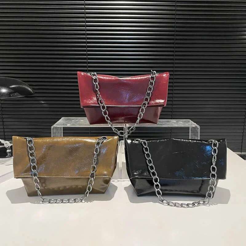 New Oil Wax Leather Chain Mini Handheld Bag High end PU Zipper Beautiful Crossbody Bag Large Capacity Fashion Designer Temperament Handbag Casual Armp