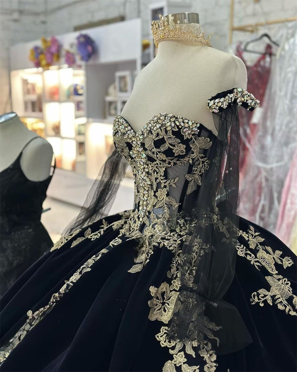Ball Gown Quinceanera Dresses Long Sleeve Appliques Crystal Off the Shoulder Lace-up Plus Size Sweet 15 16 Princess Birthday Party Gowns Vestidos De 1