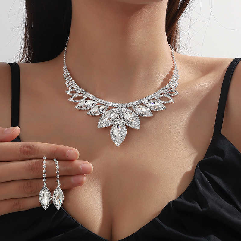 Hot selling dress necklace set fashionable high-end crystal color necklace earring jewelry two-piece set W250312