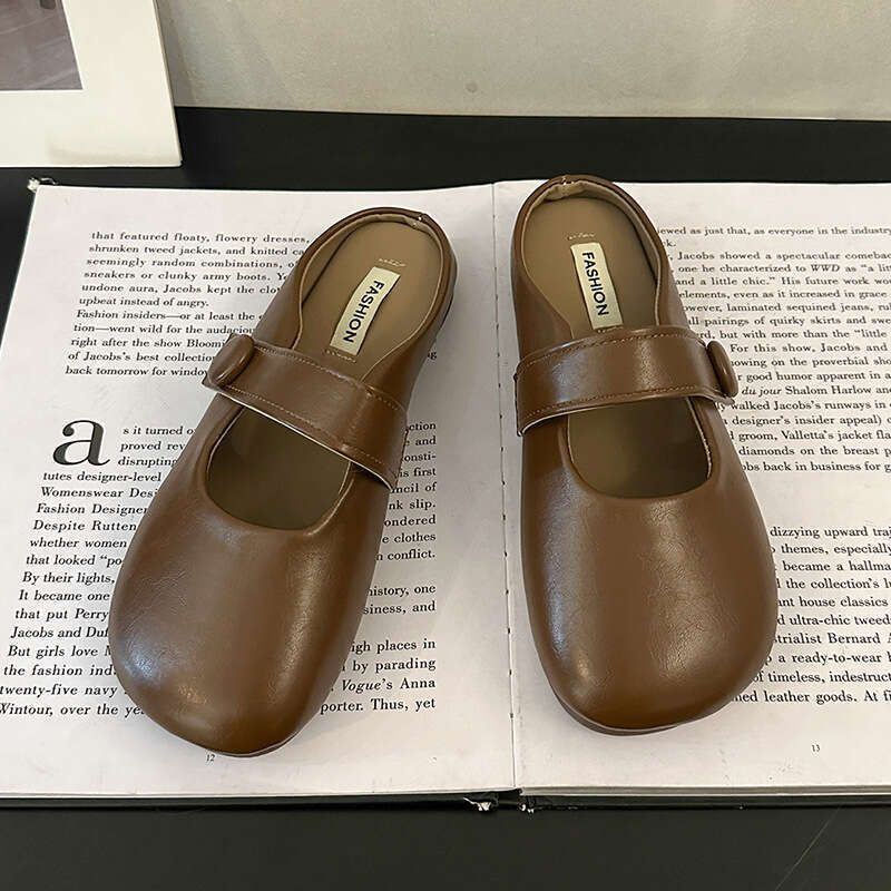 Small niche soled soft leather toe half for women in the spring and autumn of 2025, new style, sweet flat bottomed cool with one foot kick, Haken slip