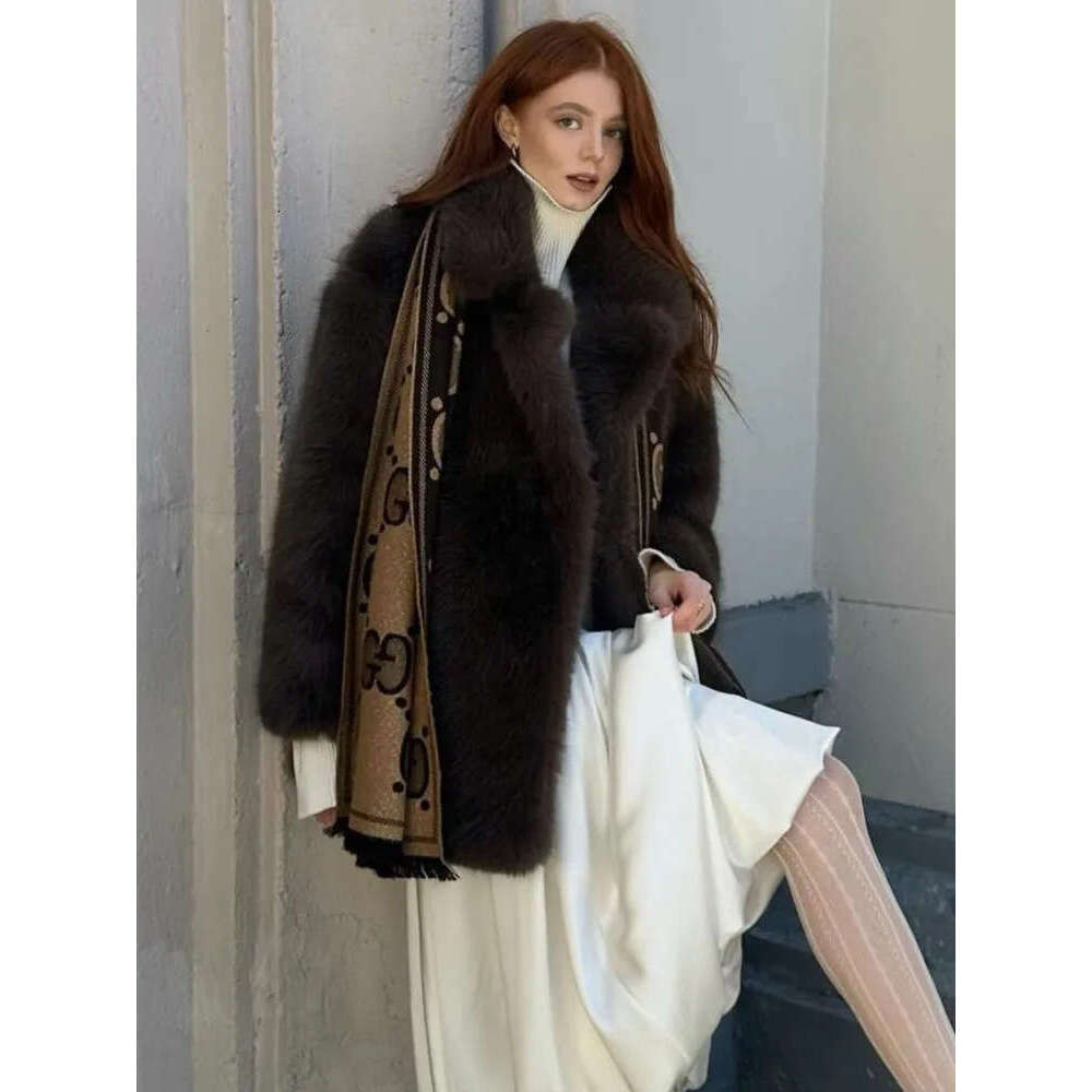 2024 Autumn/Winter Women's Coat With Elegant Loose Fur, Imitating Fox Fur And Plush, Suitable For Socialites