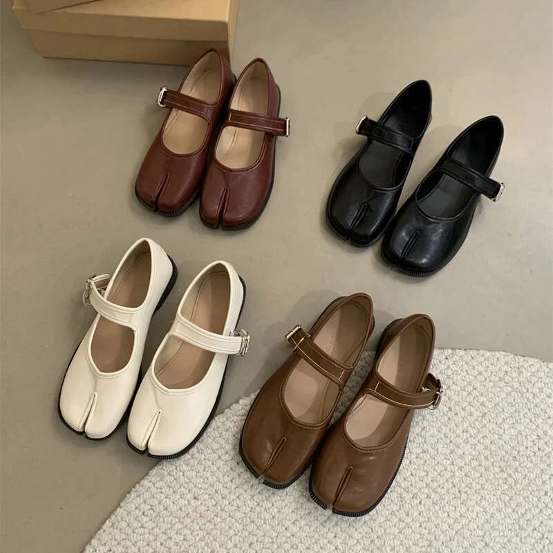 Women's hot Split Toe Flat Shoes Mary Jane Loafers Soft Leather Casual Footwear Elegant Autumn Fashion Retro Ankle Strap Tabi