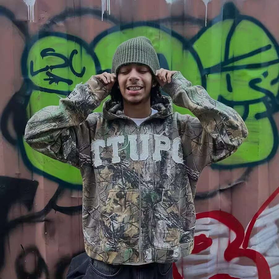 American camouflage vintage embroidered hoodie with personalized design sense, Harajuku loose fitting unisex sweatshirt