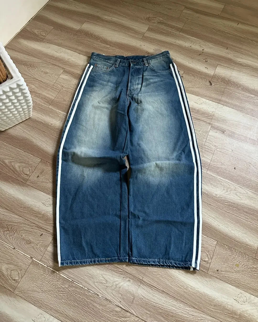 Simple Retro Y2K Harajuku Sports Striped Embroidered Washed Blue Jeans Mens Street Trend Loose Wide-leg Pants Skateboard Pants 250310