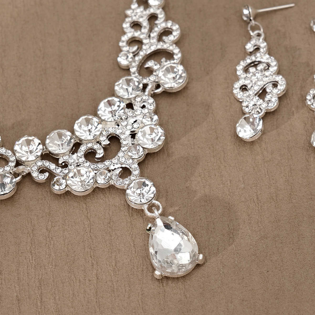 Bridal Accessories Wedding Jewelry Two Piece Set Wedding Dress Accessories Water Diamond Pearl Earrings Necklace Set Female W250312