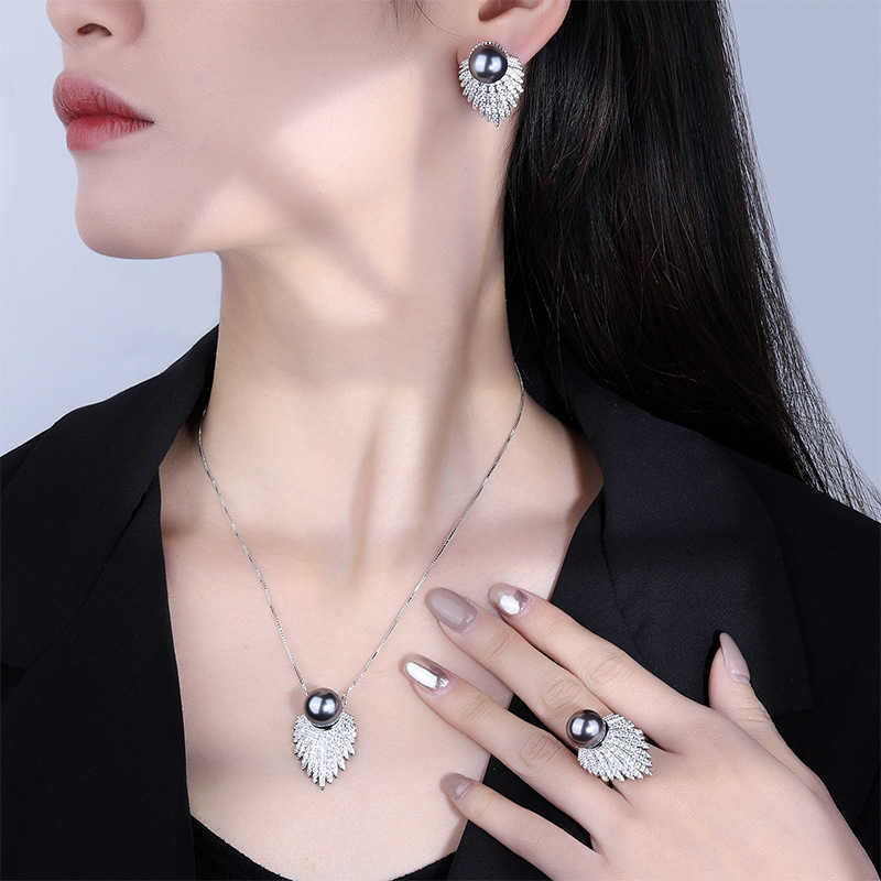 Huabi copper bottom gold-plated inlaid with mother of pearl Korean version fashionable gray pearl set 12mm W250312